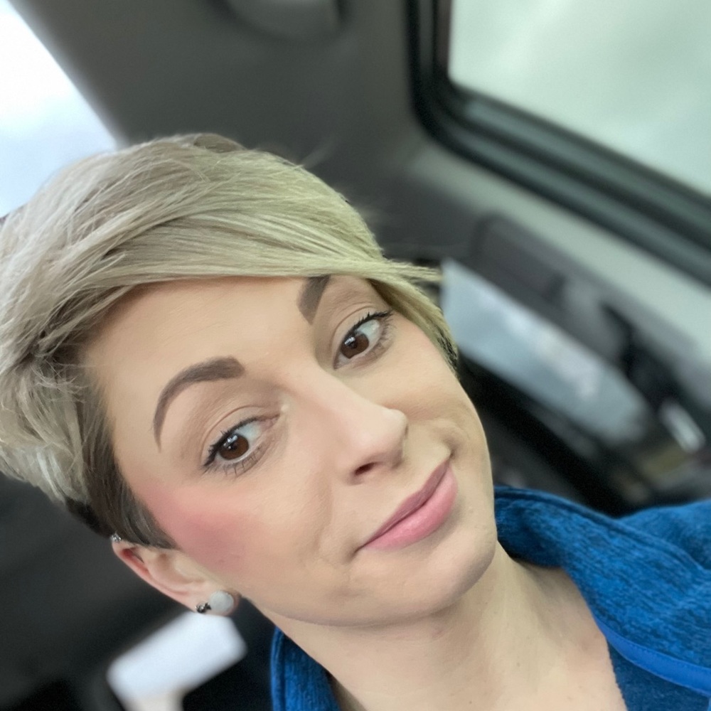 Meet your Posher, Amilia